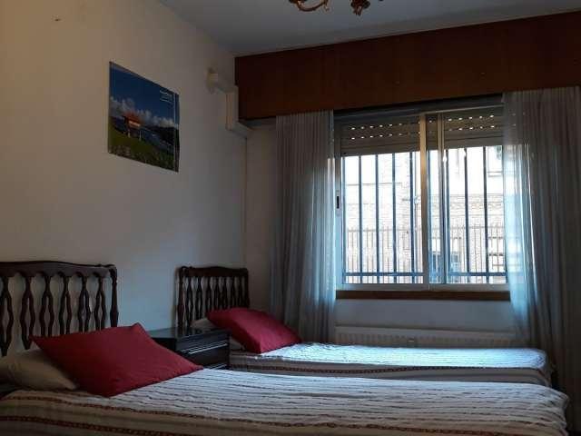 Habitación en piso de 3 habitaciones en alquiler en Estrella, Madrid