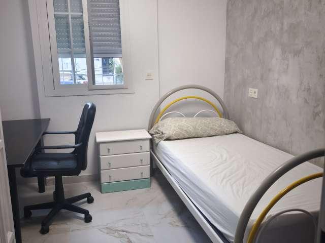 Habitación en piso de 3 habitaciones en alquiler en Triana, Sevilla