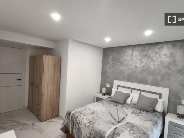 Habitación en piso de 3 habitaciones en alquiler en Triana, Sevilla