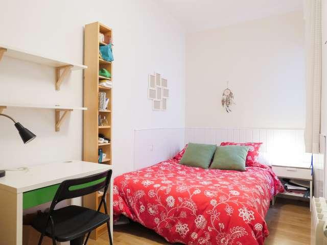 Habitación en piso de 3 habitaciones en alquiler en Vila de Gràcia
