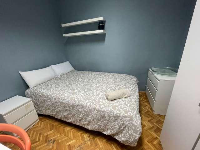 Habitación en piso de 10 habitaciones en L'Esquerra de l'Eixample