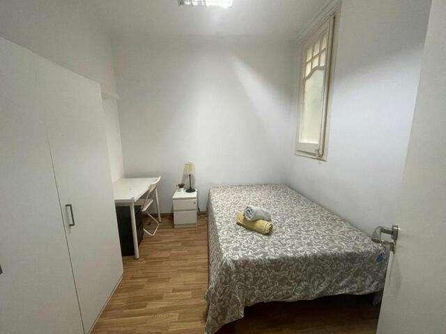 Habitación en piso de 10 habitaciones en L'Esquerra de l'Eixample
