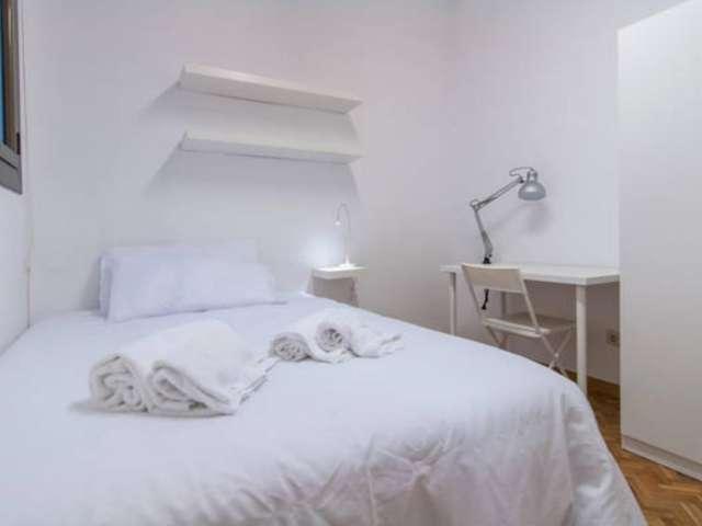 Habitación en piso de 10 habitaciones en L'Esquerra de l'Eixample