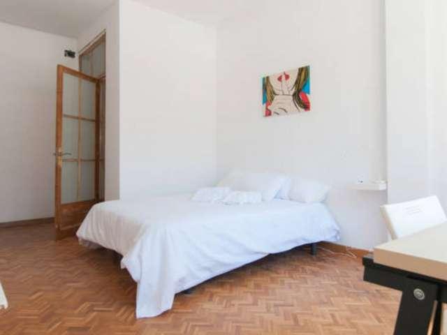 Habitación en piso de 10 habitaciones en L'Esquerra de l'Eixample