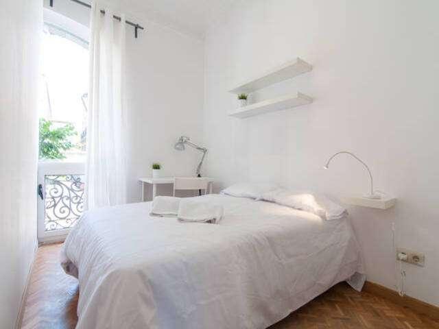 Habitación en piso de 10 habitaciones en L'Esquerra de l'Eixample