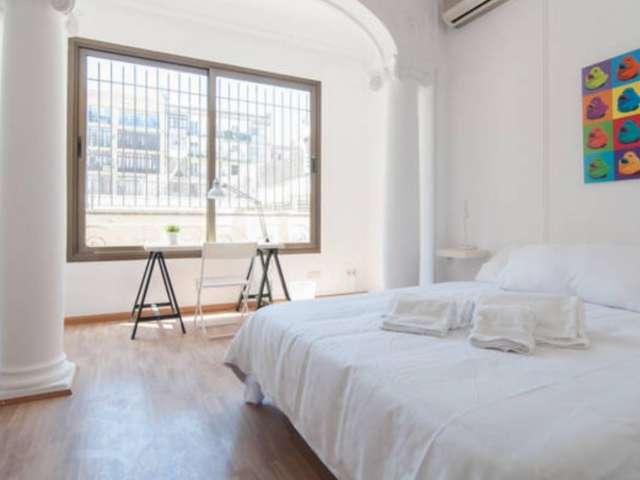 Habitación en piso de 10 habitaciones en L'Esquerra de l'Eixample