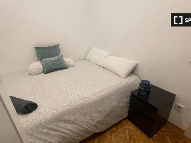 Habitación en piso de 10 habitaciones en L'Esquerra de l'Eixample