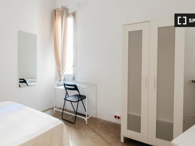 Habitación en piso de 10 habitaciones en L'Esquerra de l'Eixample