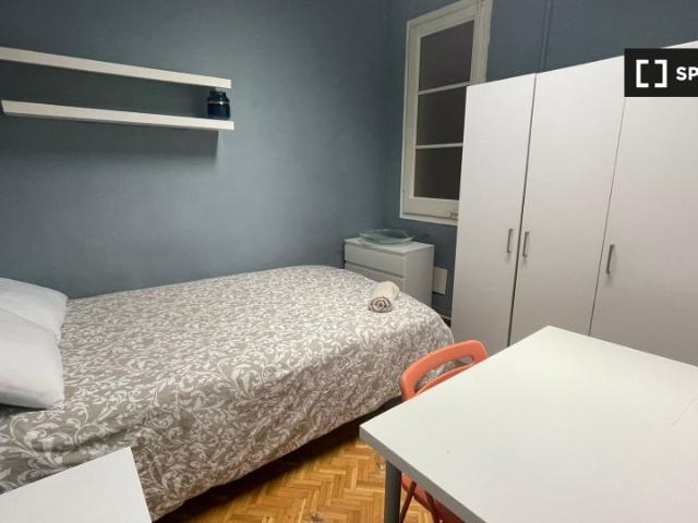 Habitación en piso de 10 habitaciones en L'Esquerra de l'Eixample