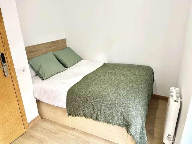 Habitación en piso de 10 habitaciones en San Diego, Madrid