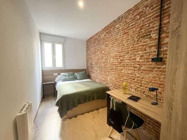 Habitación en piso de 10 habitaciones en San Diego, Madrid