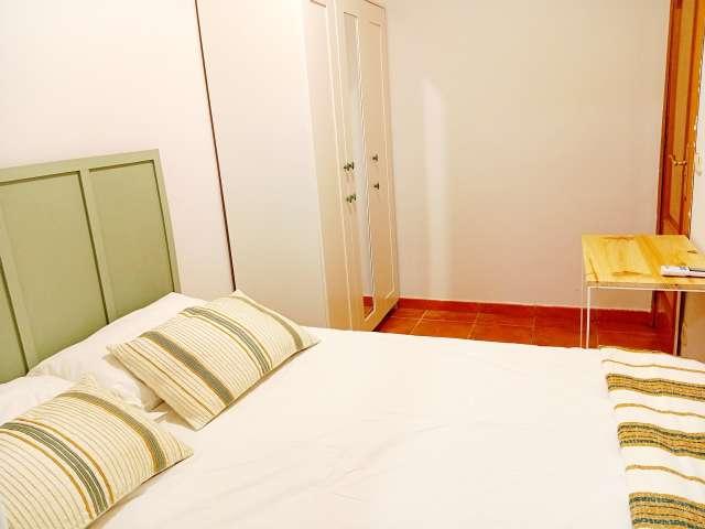 Habitación en piso compartido en alquiler en Cortes, Madrid