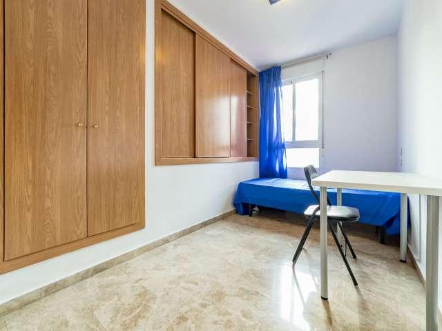 Habitación en piso de 7 dormitorios en El Pla del Real, Valencia