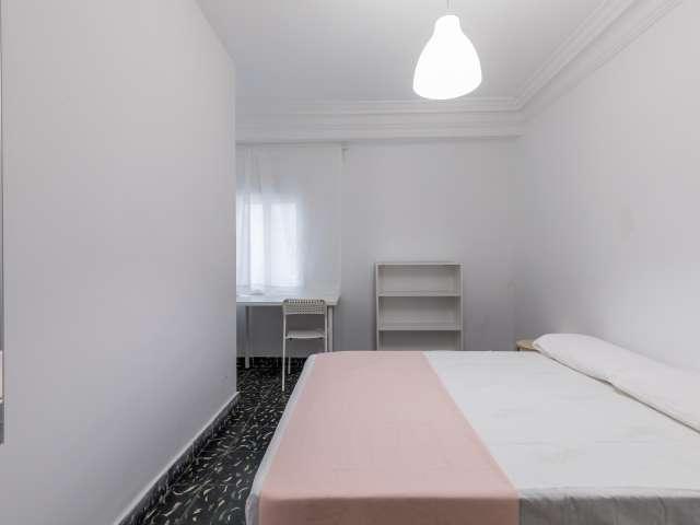 Habitación en piso de 7 dormitorios en El Pla del Real, Valencia