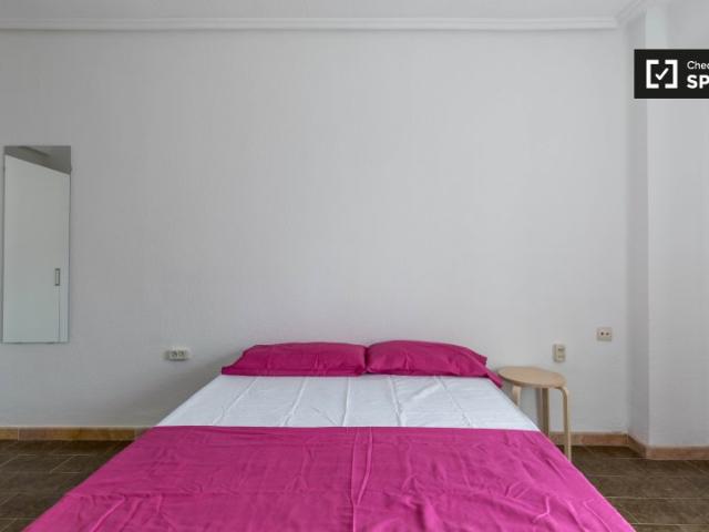 Habitación en piso de 7 dormitorios en El Pla del Real, Valencia