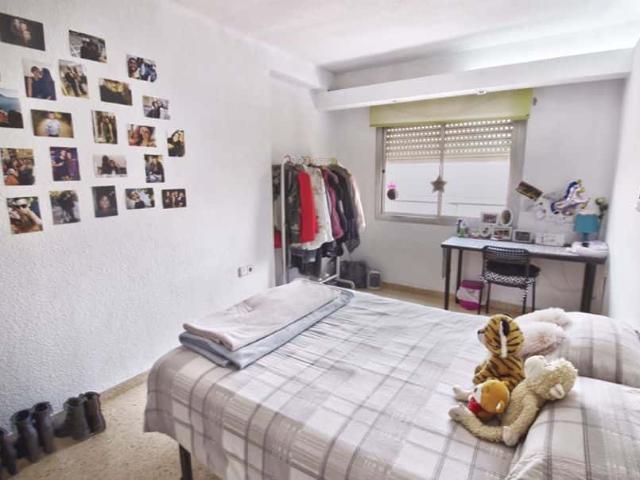Habitación en piso de 7 habitaciones en Ciutat Jardi