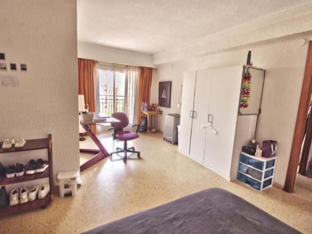Habitación en piso de 7 habitaciones en Ciutat Jardi