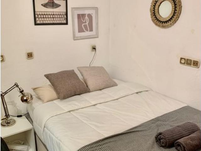 Habitación en piso de 7 habitaciones en alquiler en Gaztambide, Madrid