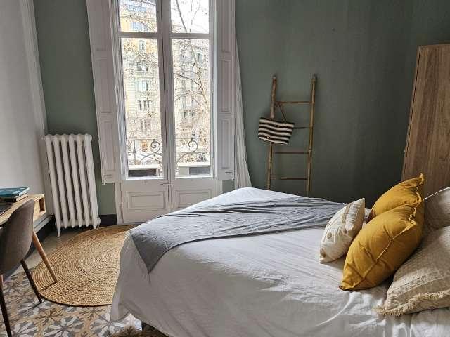 Habitación en piso de 7 habitaciones en alquiler en el Eixample, Barcelona