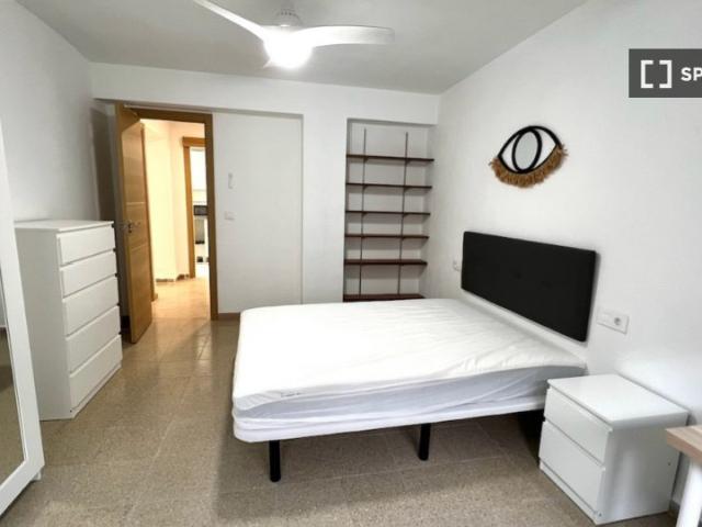 Habitación en piso de 7 habitaciones en alquiler en Els Orriols, Valencia