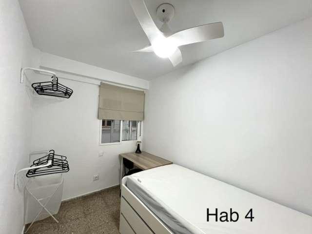 Habitación en piso de 7 habitaciones en alquiler en Els Orriols, Valencia