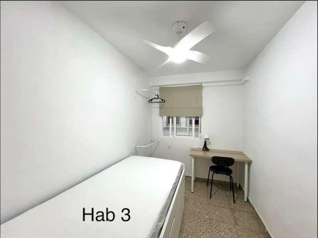 Habitación en piso de 7 habitaciones en alquiler en Els Orriols, Valencia