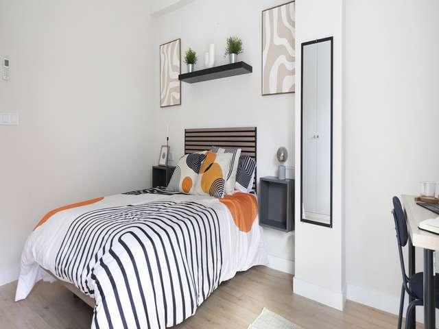 Habitación en piso de 7 habitaciones Vallehermoso, Madrid