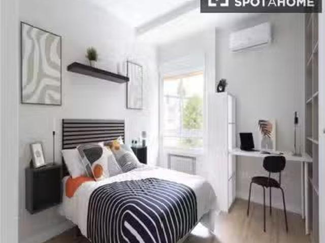 Habitación en piso de 7 habitaciones Vallehermoso, Madrid