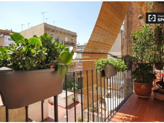 Habitación en piso de 4 dormitorios en el Eixample Dreta