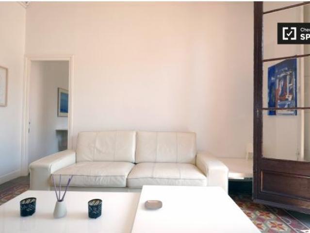 Habitación en piso de 4 dormitorios en el Eixample Dreta
