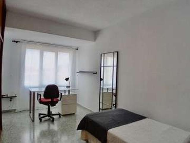 Habitación en piso de 4 habitaciones, Alicante