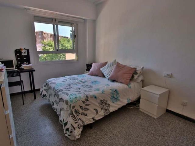 Habitación en piso de 4 habitaciones en Ciutat Universitaria