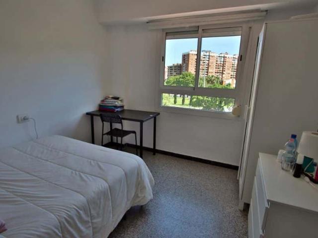 Habitación en piso de 4 habitaciones en Ciutat Universitaria