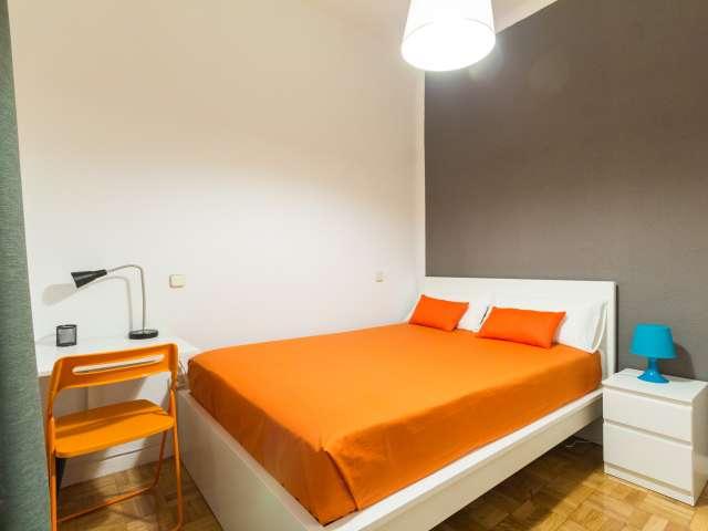 Habitación en piso de 4 habitaciones en Almagro, Madrid