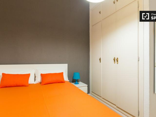 Habitación en piso de 4 habitaciones en Almagro, Madrid