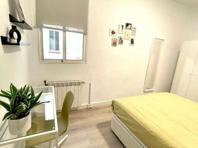 Habitación en piso de 4 habitaciones en alquiler en Castellana, Madrid