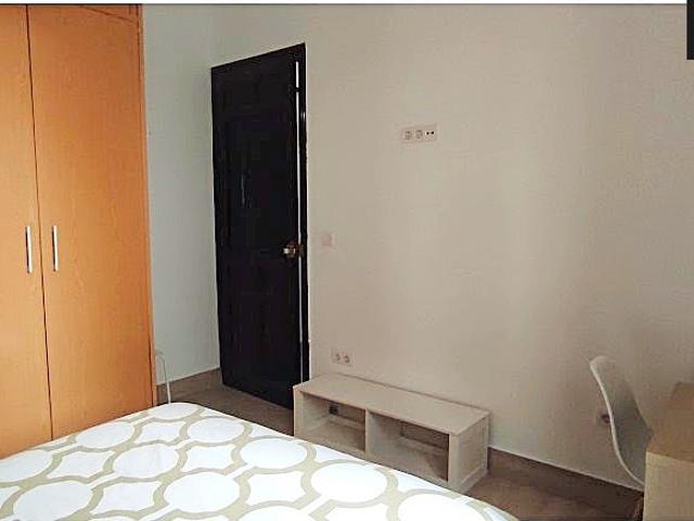 Habitación en piso de 4 habitaciones en alquiler en Embajadores, Madrid
