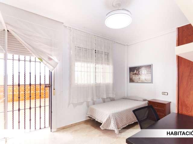 Habitación en piso de 4 habitaciones en alquiler en El Cerro, Sevilla