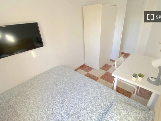 Habitación en un piso compartido de 4 habitaciones, La Palmilla, Sevilla