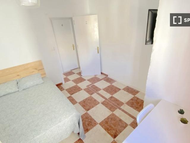 Habitación en un piso compartido de 4 habitaciones, La Palmilla, Sevilla