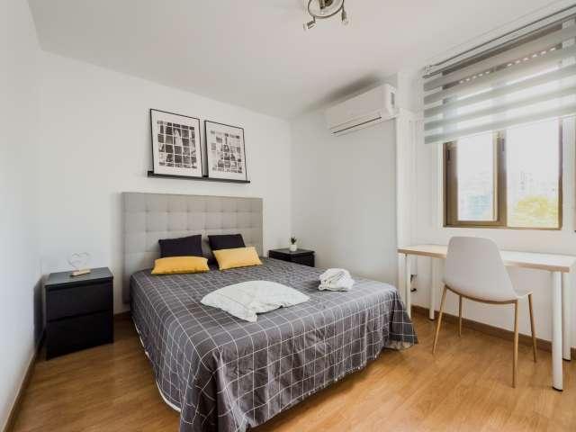Habitación en piso de 4 habitaciones en alquiler en Sant Martí, Barcelona