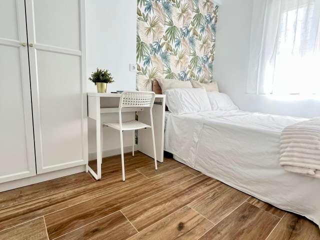 Habitación en piso de 4 habitaciones en alquiler, Villegas, Sevilla
