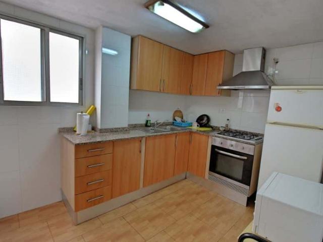 Habitación en piso de 4 habitaciones en El Pla Del Real