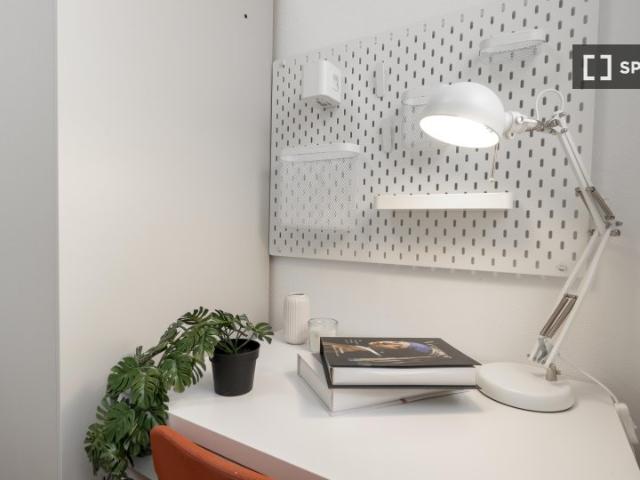 Habitación en piso de 4 habitaciones en Lista, Madrid