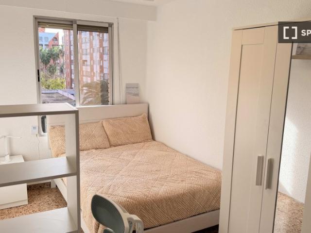 Habitación en un piso compartido de 5 habitaciones en alquiler en Ciutat Jardí