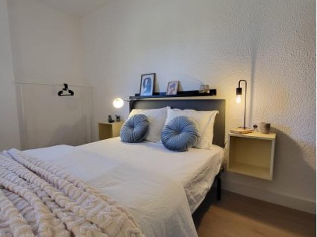 Habitación en piso de 5 habitaciones en Alicante