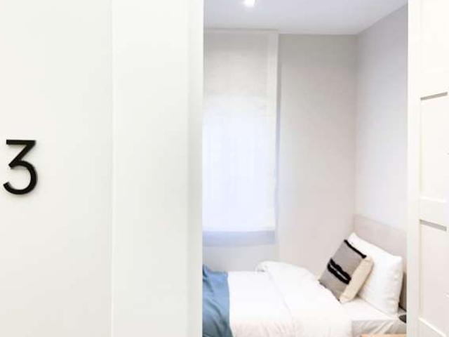 Habitación en piso de 5 habitaciones en Almendrales, Madrid
