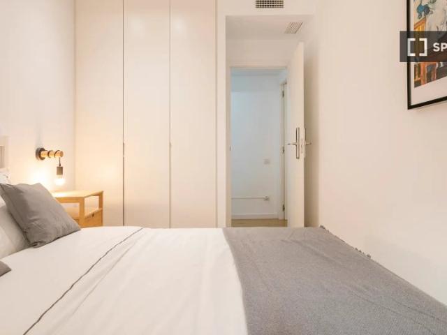 Habitación en piso de 5 habitaciones en alquiler en Alicante