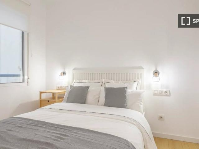 Habitación en piso de 5 habitaciones en alquiler en Alicante