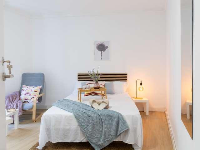 Habitación en piso de 5 habitaciones en alquiler en Embajadores, Madrid